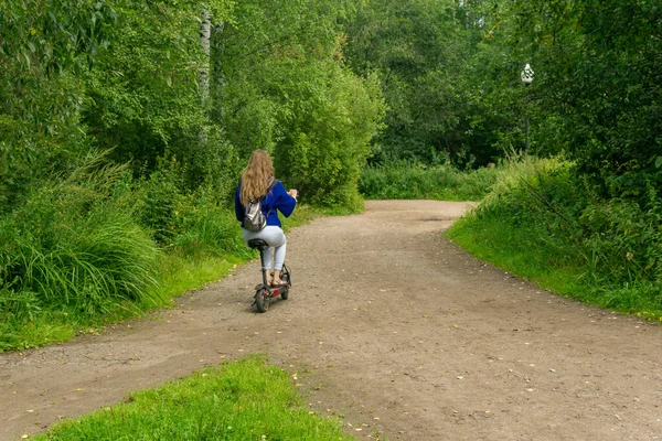 Young Woman Rides Electric Scooter Path Park — Stock Photo, Image