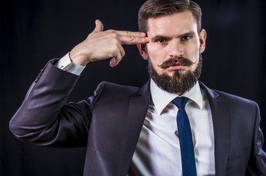 Parmak'ın silahla depresif iş adamı