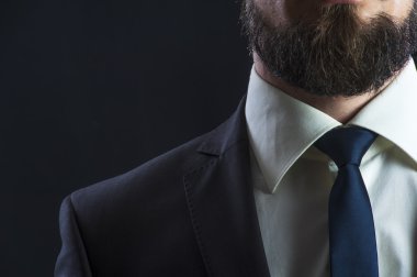 Şık erkek takım elbise ve kravat