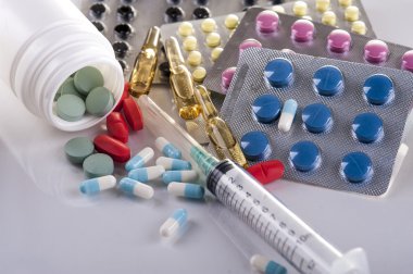 İlaç ilaçlar, şırınga ve kapsül