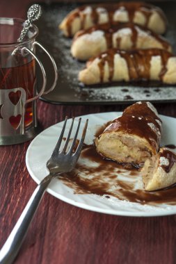 Çikolata sır ile kesme puf closeup