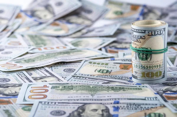 Dolar dolar faturaları arka plan üzerinde rulo