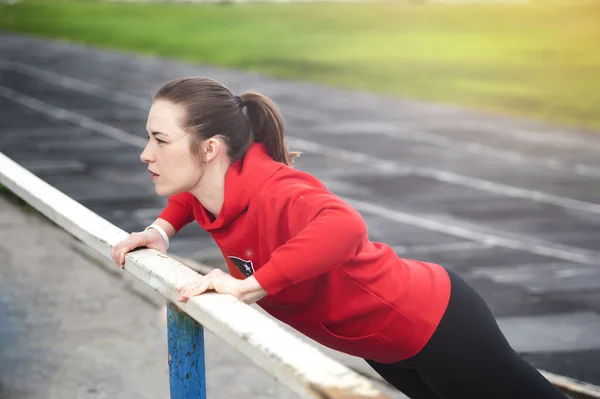 Strong woman doing push up outdoors — Stock Photo, Image