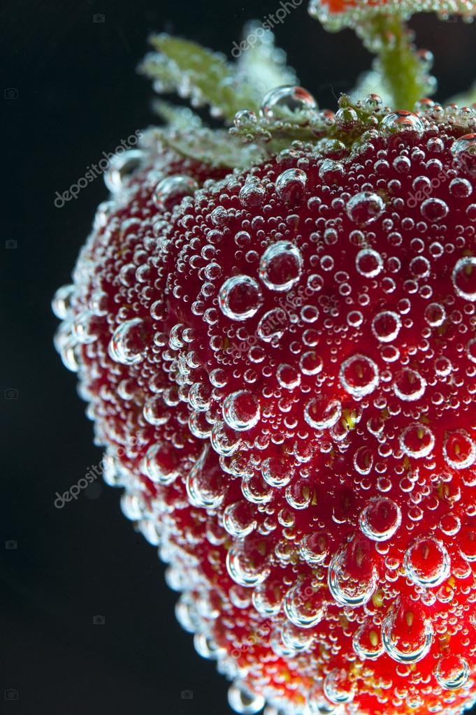 Strawberry with water bubbles, macro — Stock Photo © by_ShiShkin 114845798