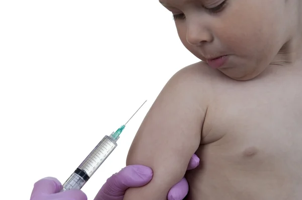 医師は、ワクチンを若い子に注射 — ストック写真