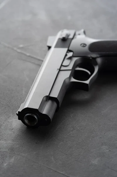 Czarny nowoczesny pistolet — Zdjęcie stockowe
