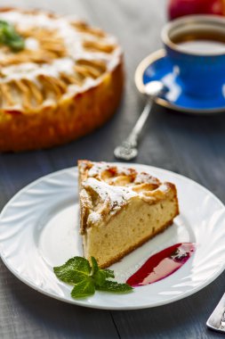 Dilim elma pasta plaka reçel ile