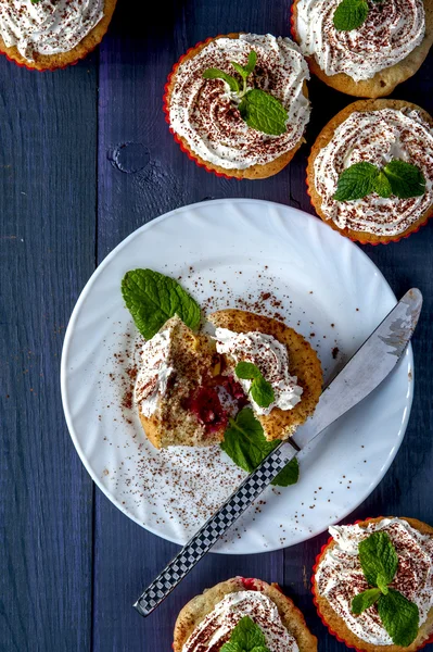 Muffin with cherry and pineapple on plate — Stock Photo, Image