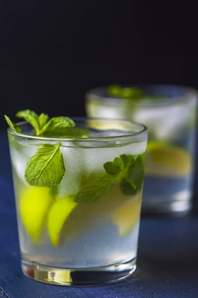 Glasses of lemonade with lemon and lime slices — Stok fotoğraf