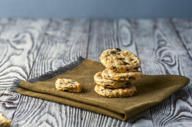 Peynir, zeytin ve biberiye peçete üzerinde ile tanımlama