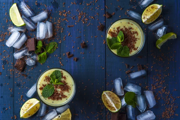 Kivi smoothie nane ve çikolata ile