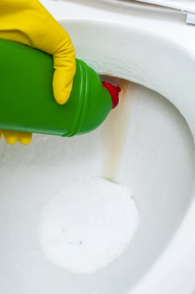 Green bottle with detergent on the background of toilet. Cleaning concept. — ストック写真