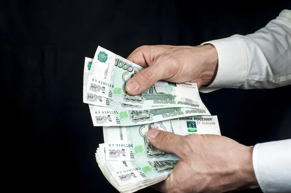 Adam para, bize dolar banknot sayma.