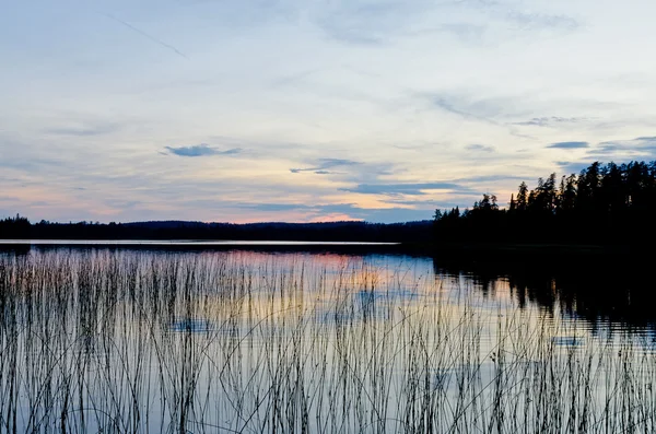 Zonsondergang op burnfield lake — Stockfoto