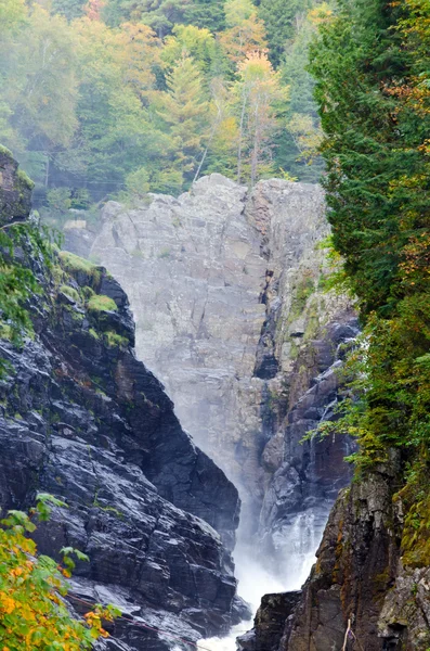 Canyons och vattenfall — Stockfoto