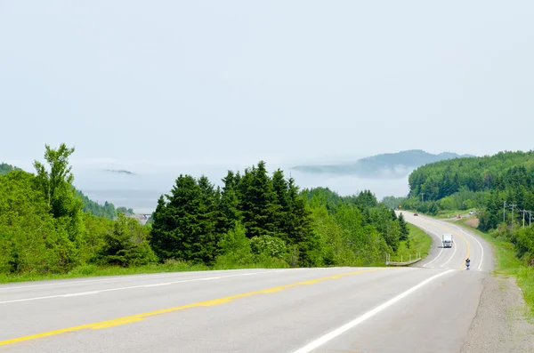 Kanadensiska highway i sommar — Stockfoto