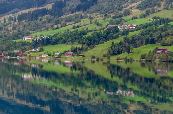 Изображение фьорда Норвегии — стоковое фото