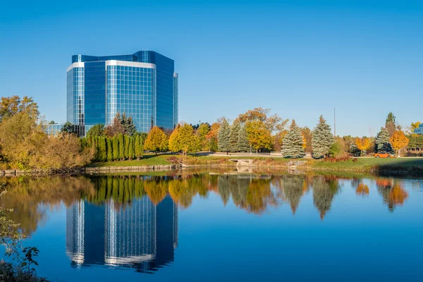 Business building in summer day — Stock Photo, Image