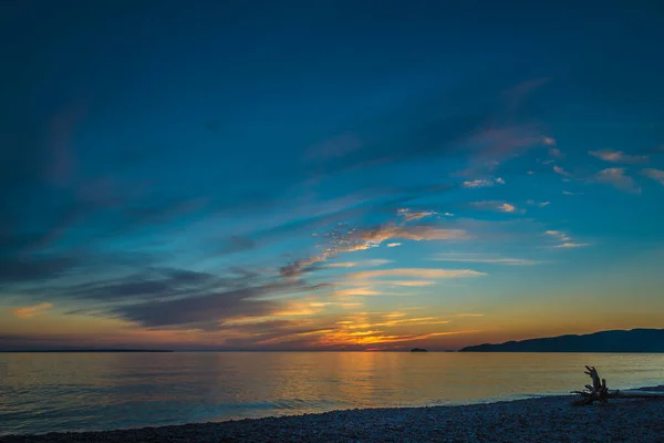 Matahari Terbenam Atas Permukaan Danau Superior Yang Indah — Stok Foto