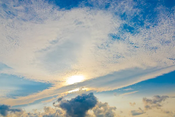 Nuvens Céu Terra Nova Hora Verão — Fotografia de Stock