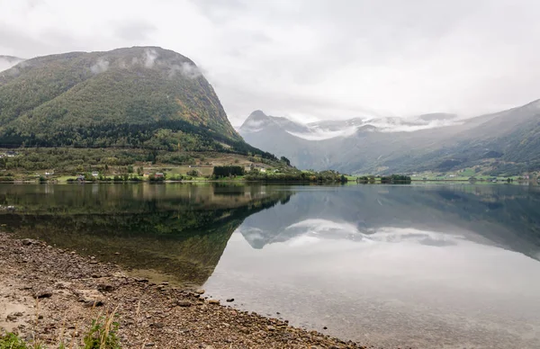 Reflexion Norwegischen Fjord Zur Herbstzeit — Stockfoto