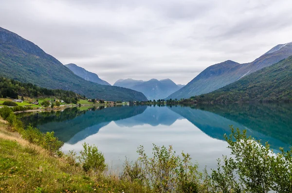 Réflexion Dans Fjord Norvégien Automne — Photo