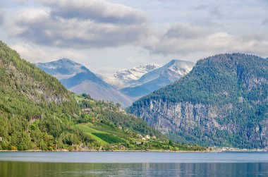 Günışığı Norveç 'in sonbahar zamanı manzarası