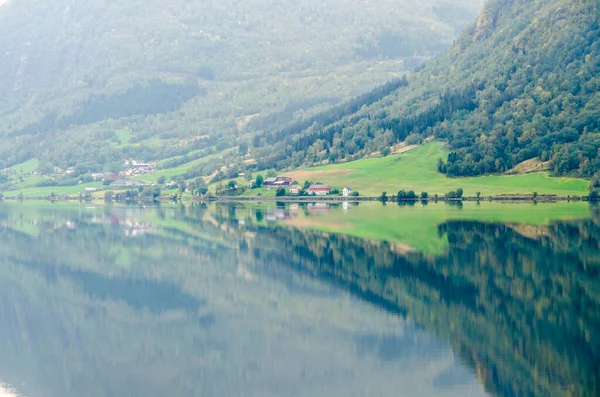 Reflexion Norwegischen Fjord Zur Herbstzeit — Stockfoto