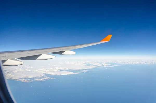 Ala Avión Nubes Blancas Cielo Azul — Foto de Stock