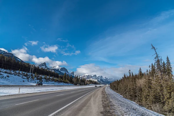 Longo Trans Canada Highway Para Montanhas Rochosas Alberta Canadá — Fotografia de Stock