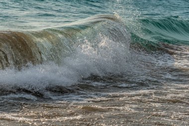 Superior Gölü kıyısında sörf. Kanada