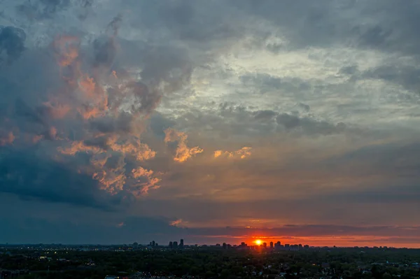 Pôr Sol Nuvens Céu Sobre Etobicoke Toronto Canadá — Fotografia de Stock