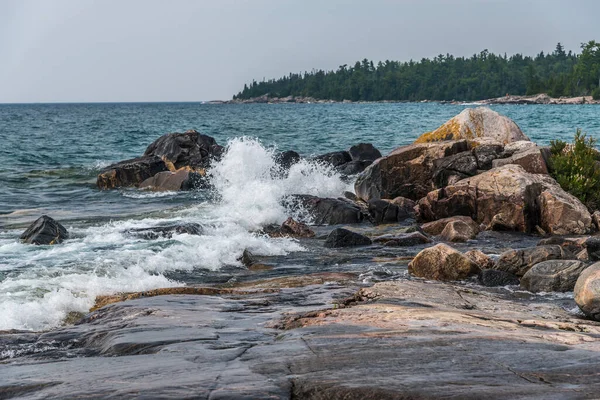 Surfez Sur Promontoire Rocheux Superior Lake Park Canada — Photo