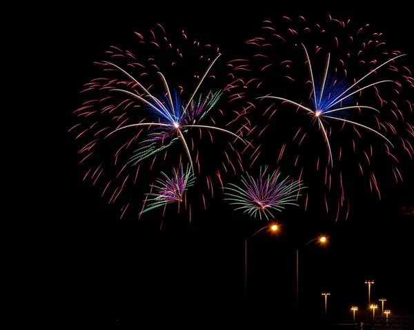 Fuochi Artificio Colori Sfondo Cielo Nero Giorno Del Canada — Foto Stock