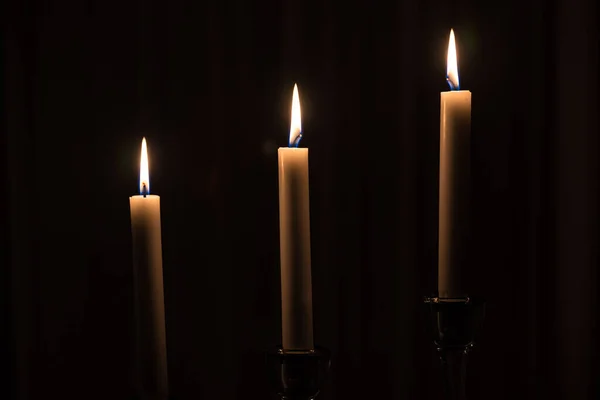 Three Candles Light Darkness Black Room — Stock Photo, Image
