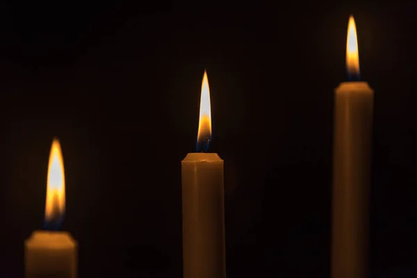 Three Candles Light Darkness Black Room — Stock Photo, Image