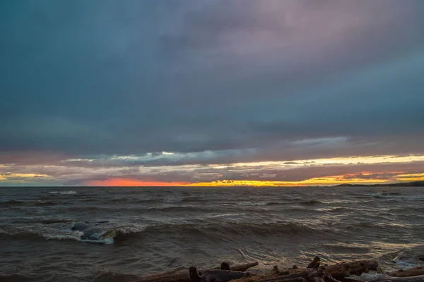 Matahari Terbenam Berwarna Warni Atas Air Danau Superior Kanada — Stok Foto