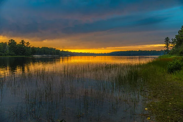 Zachód Słońca Nad Jeziorem Grundy Lake Park Kanada — Zdjęcie stockowe