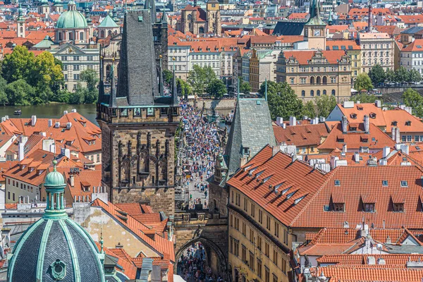 Dům Praze Červený Dlaždicový Výhled Střechu — Stock fotografie