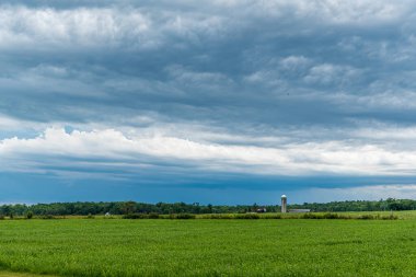 Güney Ontario, Kanada 'nın üzerinde Fırtına Bulutları