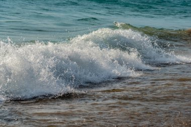 Superior Gölü kıyısında sörf. Kanada