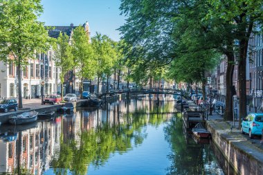 Amsterdam şehir merkezinin eski kanalları