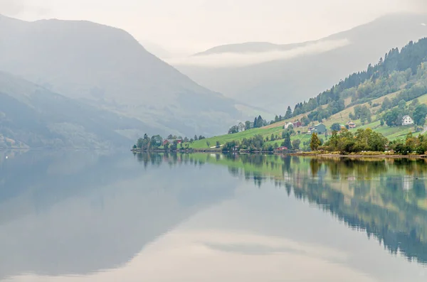 Reflexe Norském Fjordu Podzim — Stock fotografie