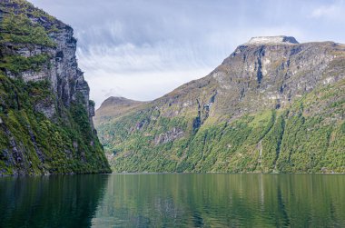 Günışığı Norveç 'in sonbahar zamanı manzarası