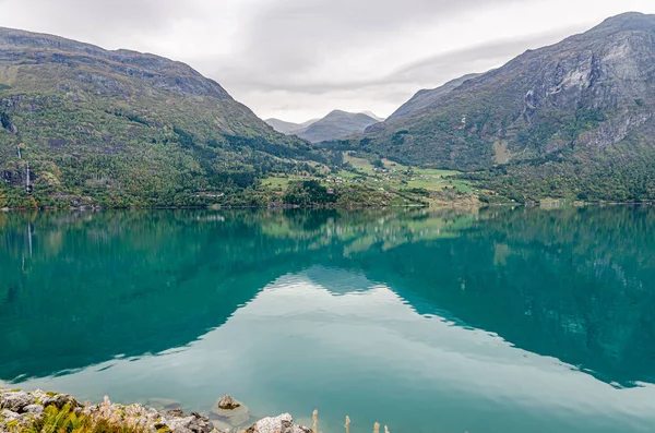 Reflexion Norwegischen Fjord Zur Herbstzeit — Stockfoto