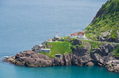 Güneşli bir günde Newfoundland, Kanada kıyıları