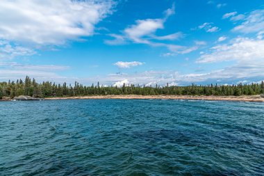 Kanada, Superior Gölü 'nün kumlu plajı.