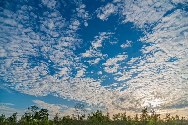 Weiße Flauschige Wolken Blauen Himmel Kanada — Stockfoto