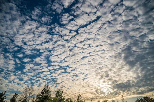 Weiße Flauschige Wolken Blauen Himmel Kanada — Stockfoto