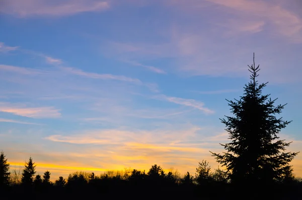 Rote und orangene Wolken — Stockfoto